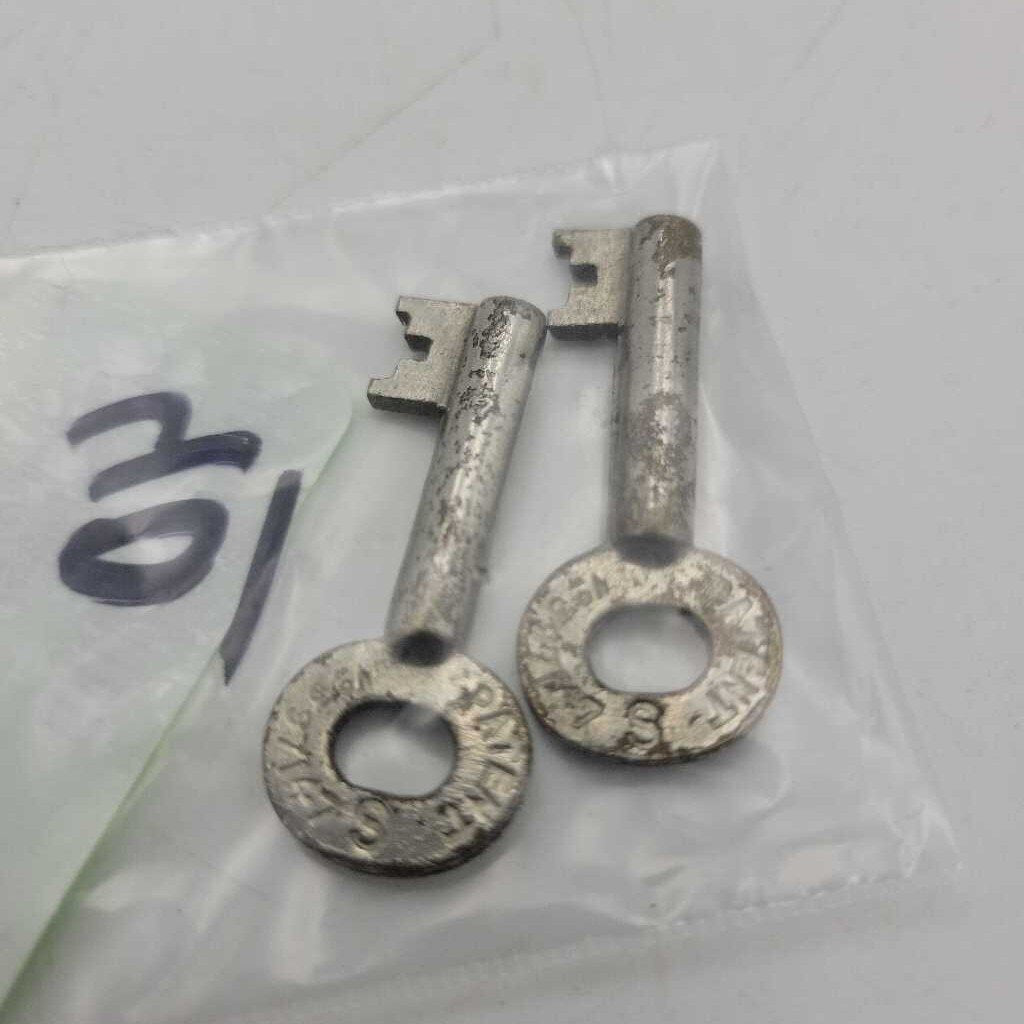 Pair of Skeleton Keys cut key (JAS)