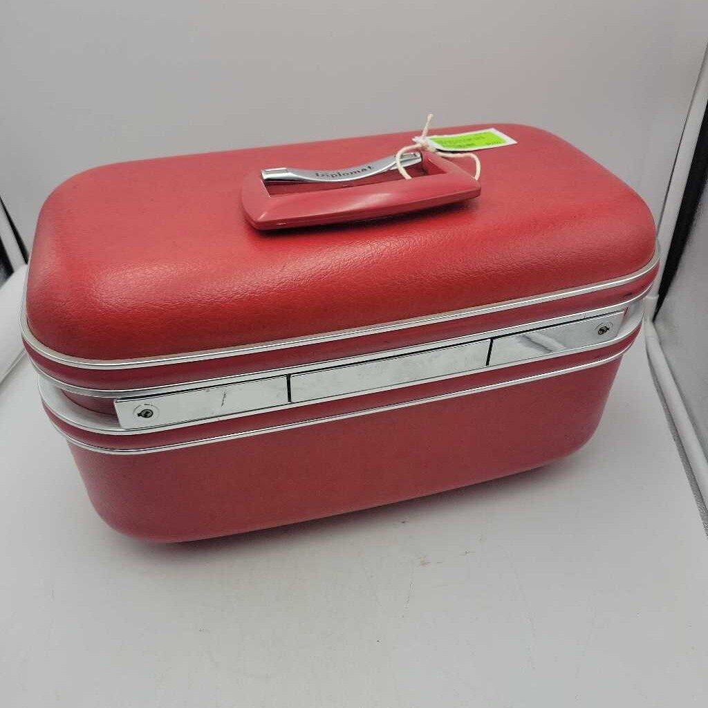 Retro Red Train Case Make up case (LOR)