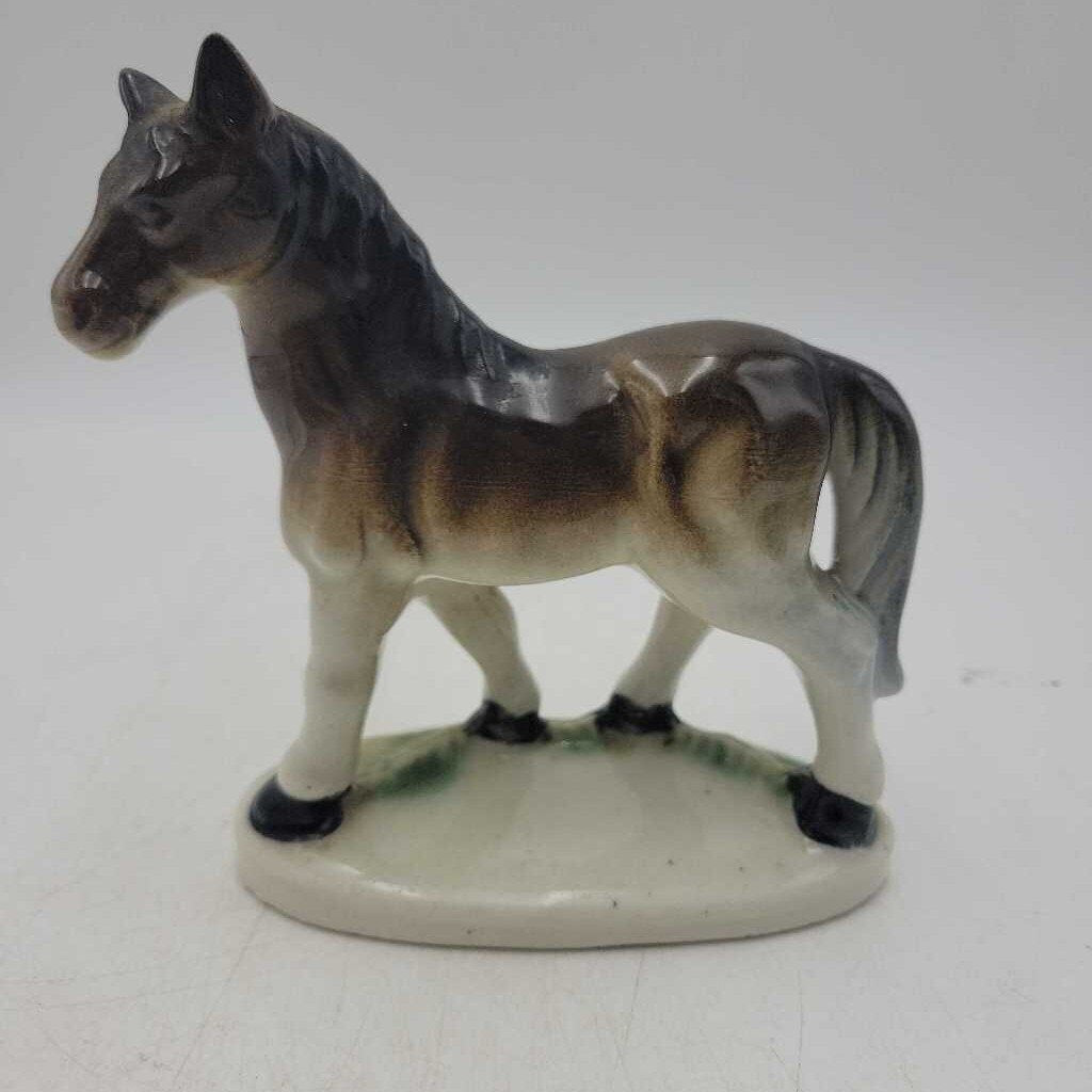 VTG Ceramic Horse figure 4 1/2in (BG)