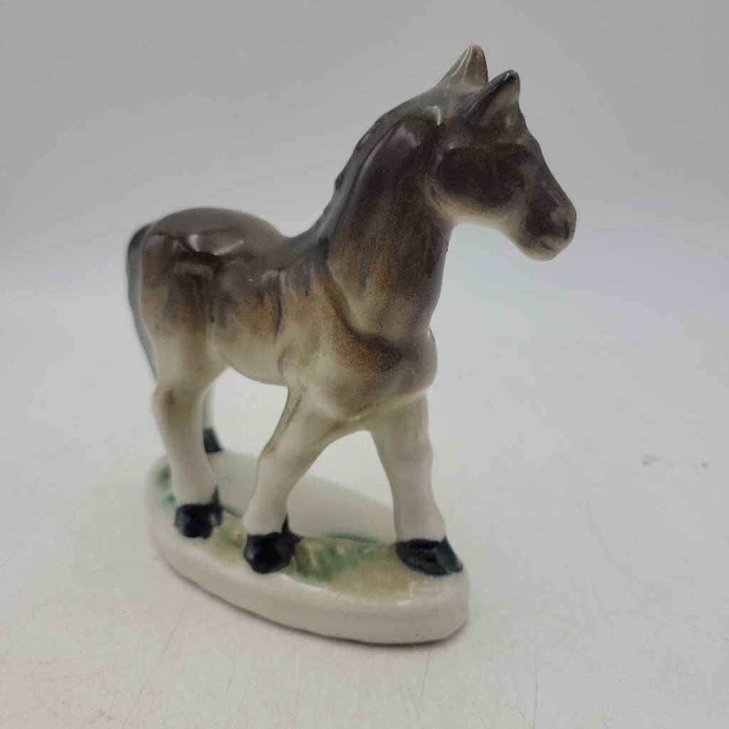 VTG Ceramic Horse figure 4 1/2in (BG)