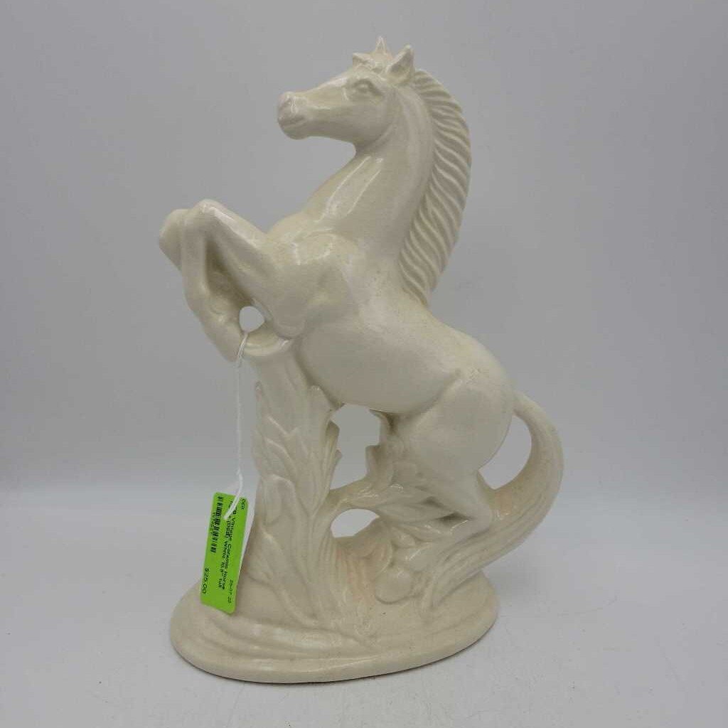 Vintage Ceramic Horse figure (DEB)