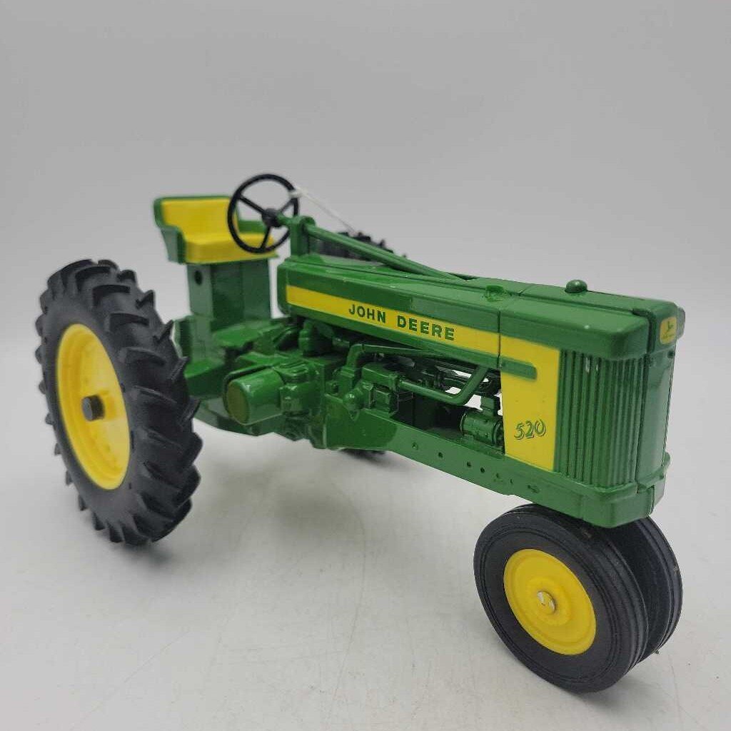 John Deere Tractor 520 Ertl Model (RAE)