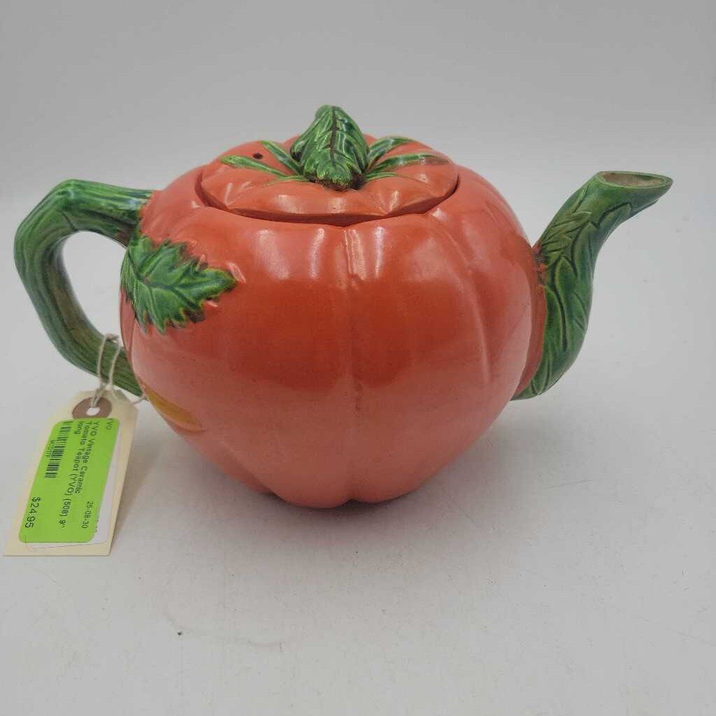 Vintage Ceramic Tomato Teapot (YVO) (508)