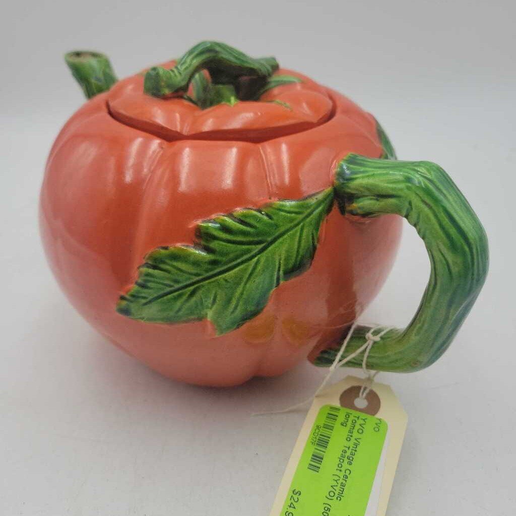 Vintage Ceramic Tomato Teapot (YVO) (508)