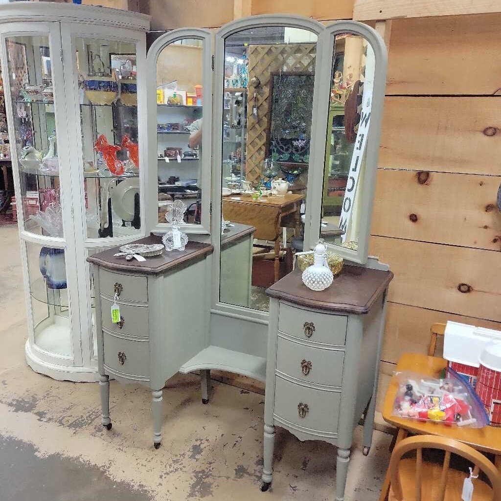 Custom Refinished 3 mirror Vanity (LOR)