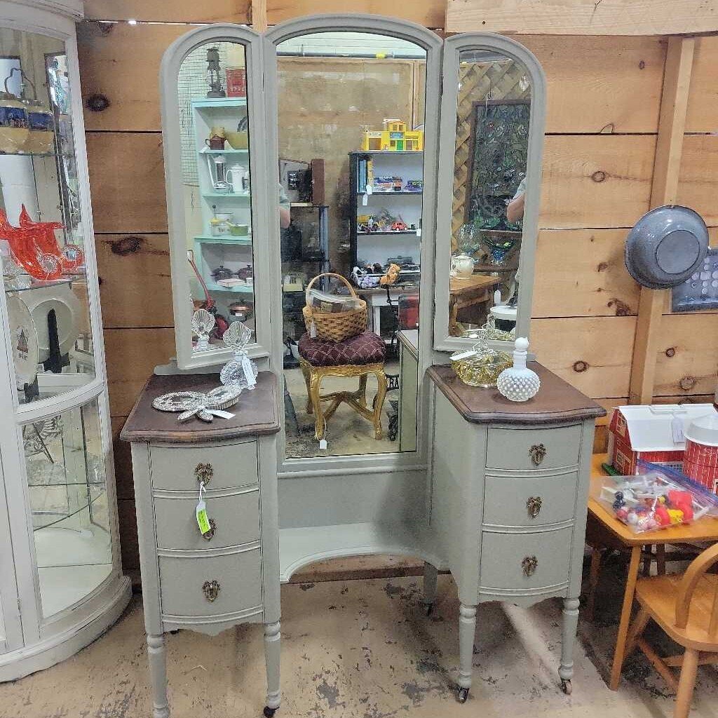 Custom Refinished 3 mirror Vanity (LOR)