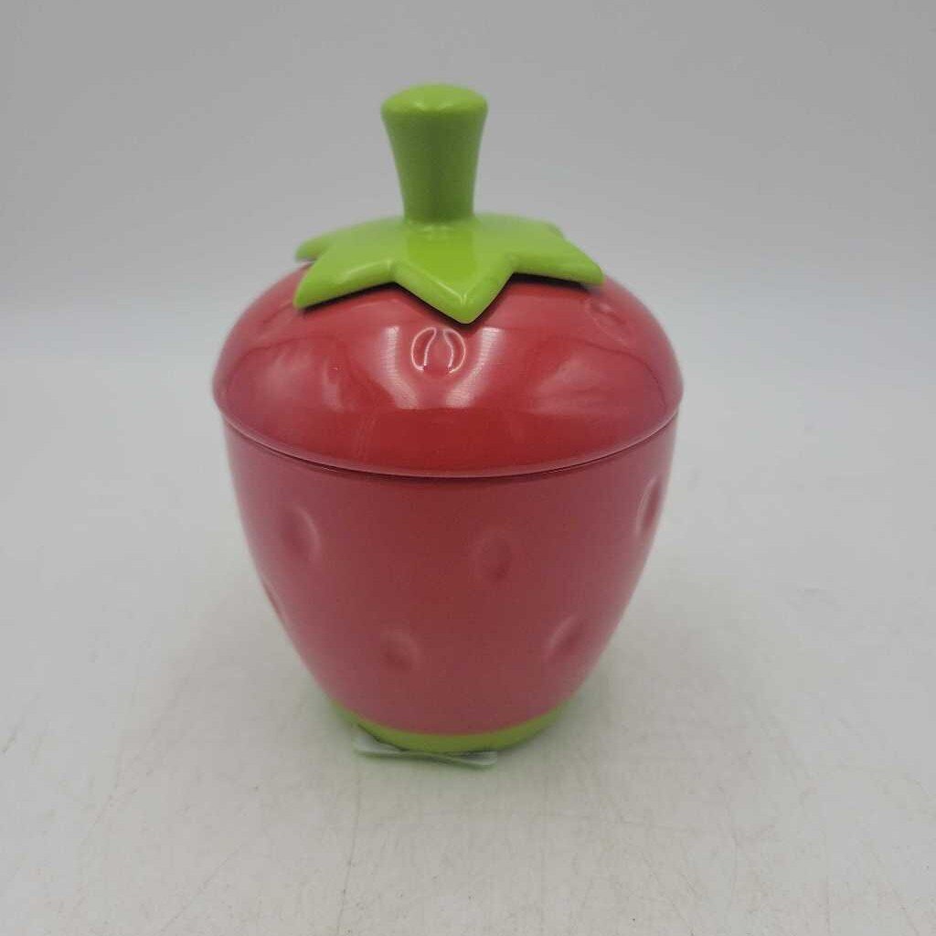 Strawberry jam jar with spoon in lid (BG)