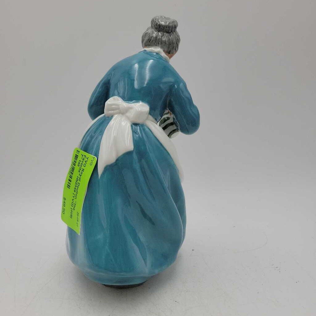 Royal Doulton "The Favorite" HN2349 (YVO) (509)