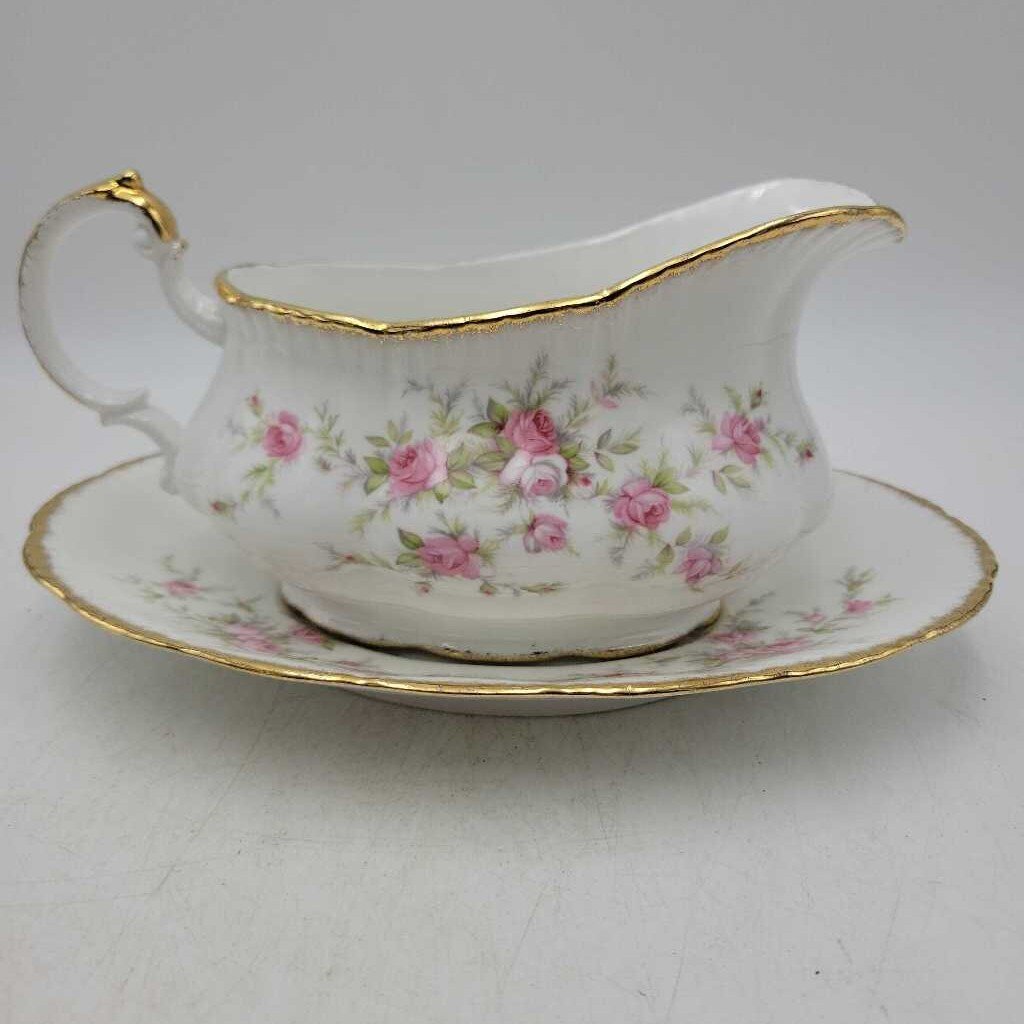 Paragon "Victoriana Rose" Gravey Boat and Plate (YVO) (509)