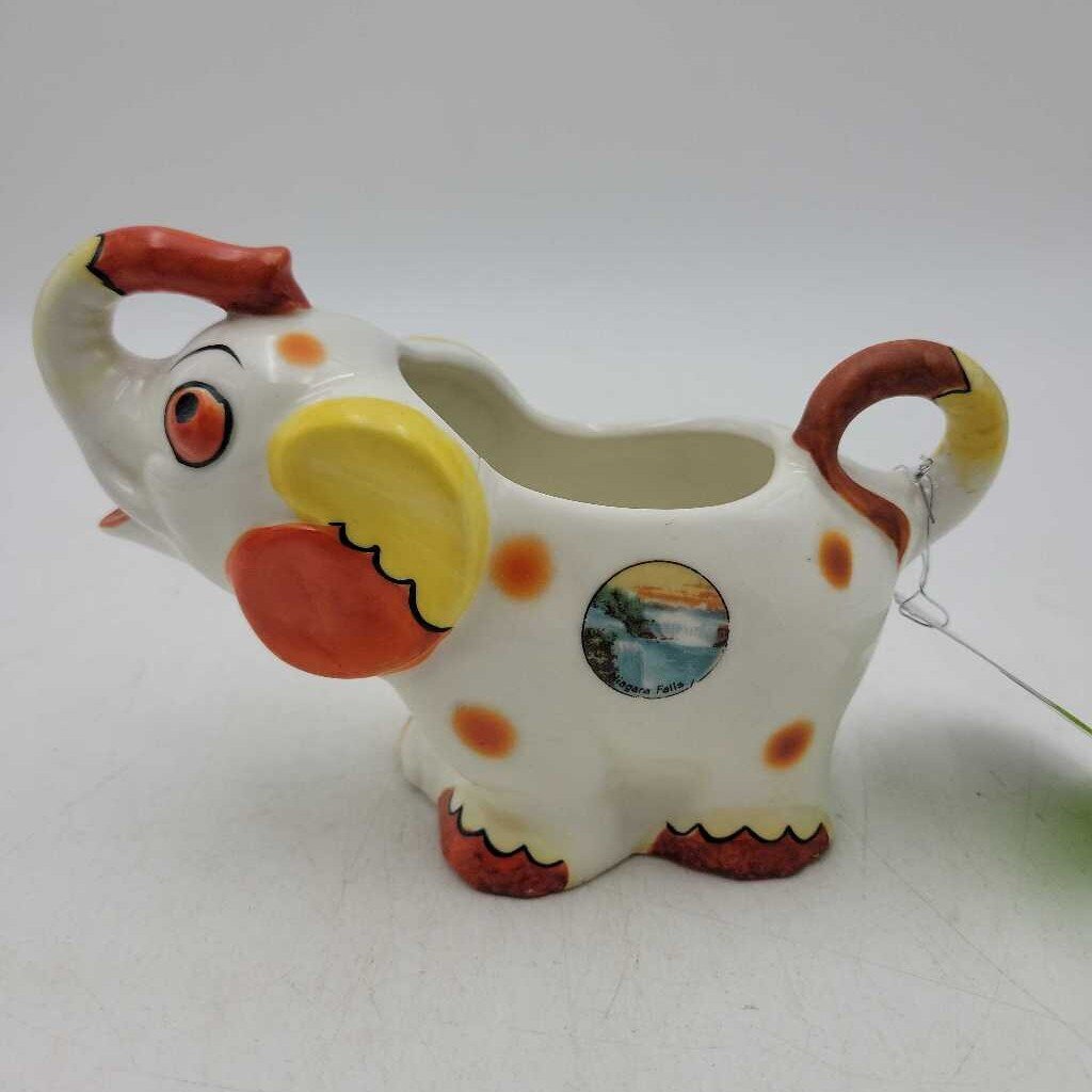 Vintage Elephant Niagara Falls Souvenir Creamer (JH49)