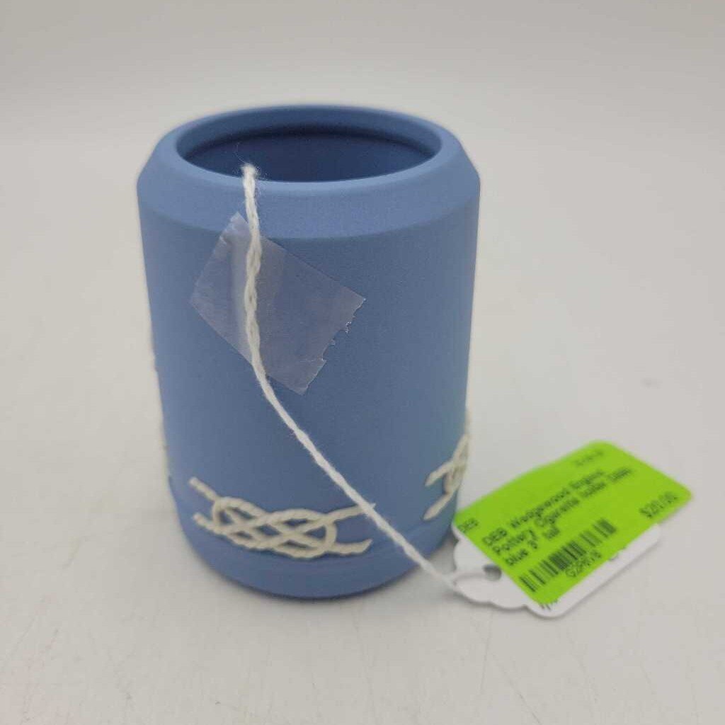 Wedgewood England Pottery Cigarette holder (DEB)