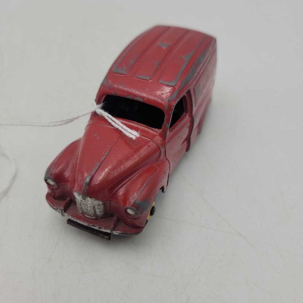 Dinky 471 Austin Van Nestle (GEC)