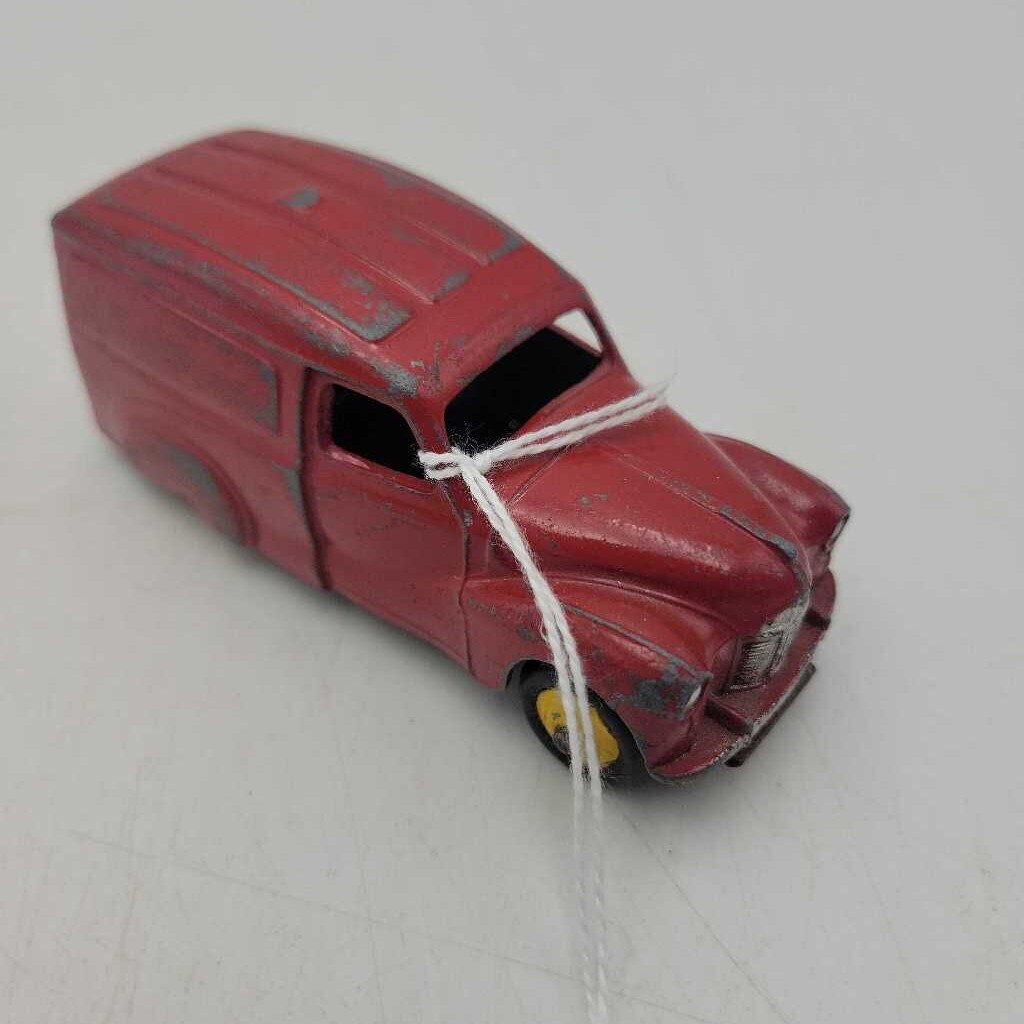 Dinky 471 Austin Van Nestle (GEC)