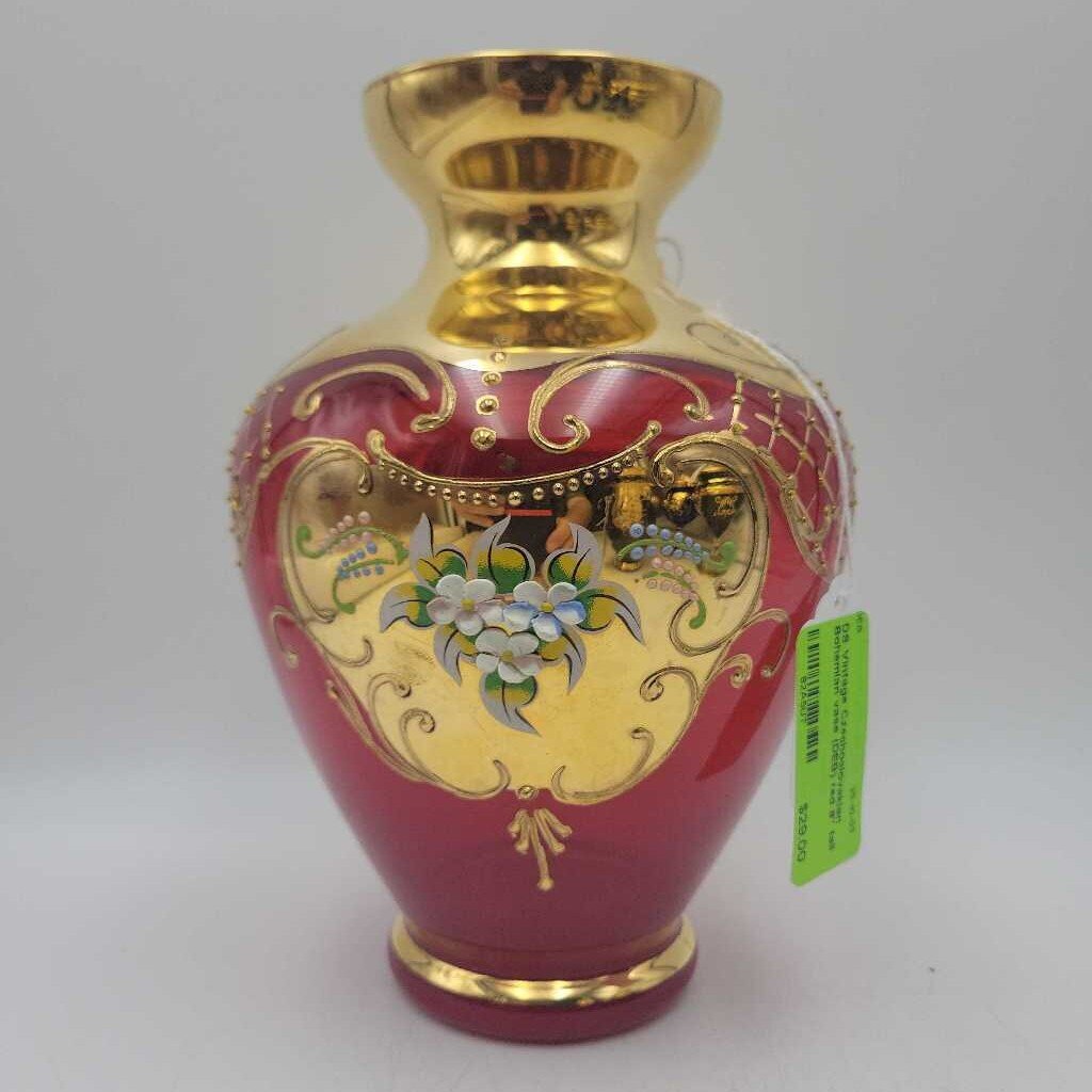 Vintage Czechoslovakian Bohemian vase (DEB)