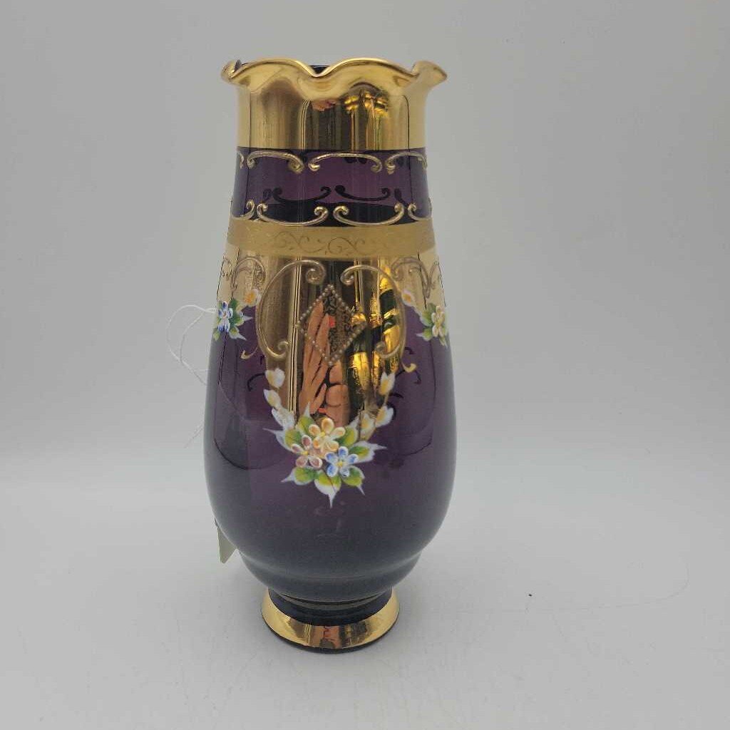 Vintage Czechoslovakian Bohemian vase (DEB)