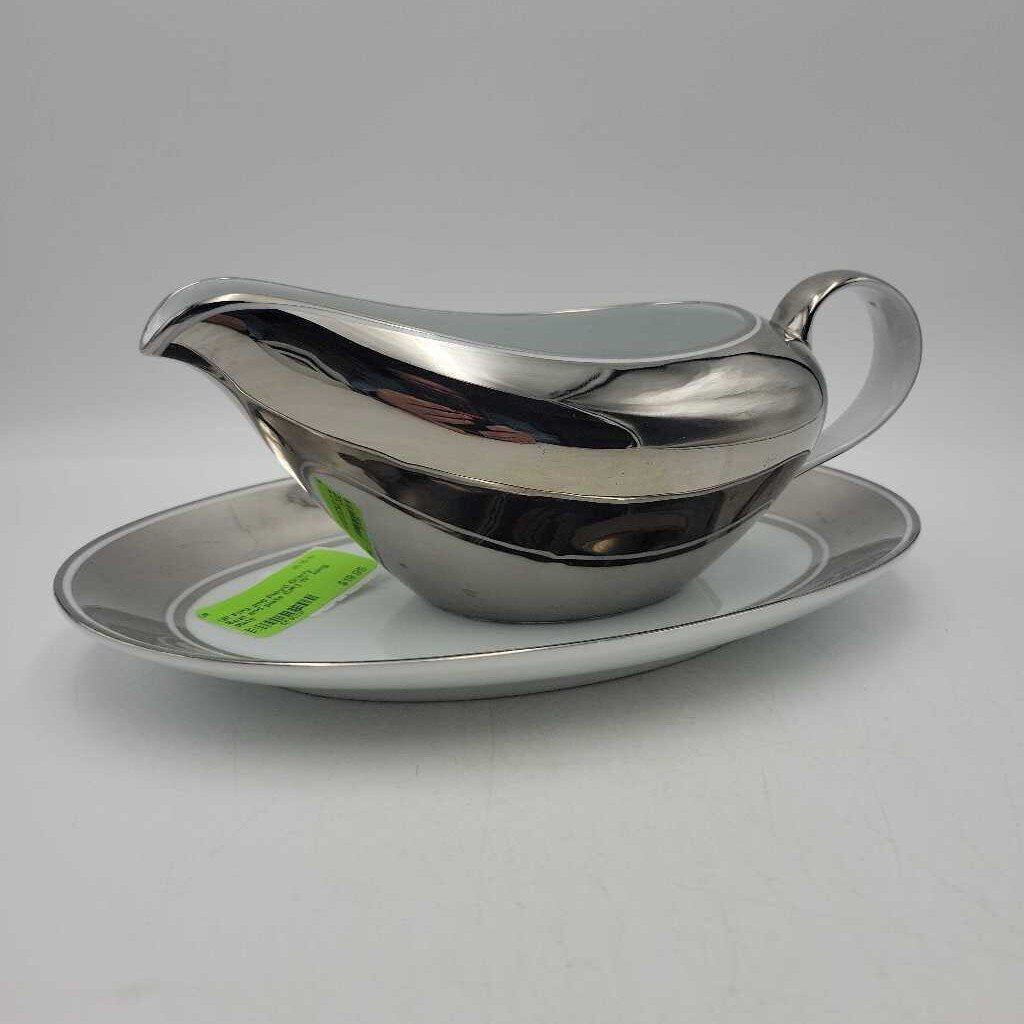 Fritz and Floyd Gravy Boat and plate (UR)