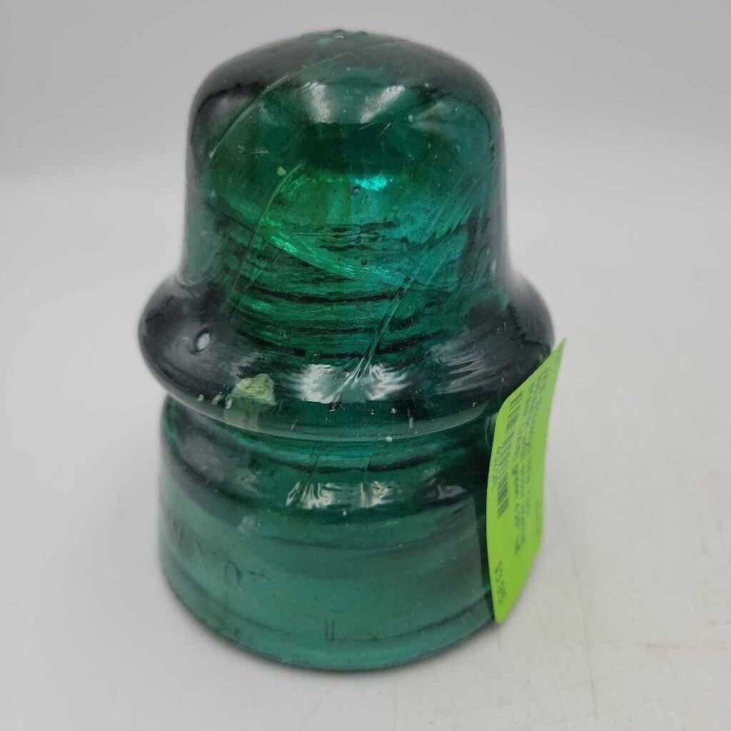 Brooklyn New York Insulator with snow internal crack (JAS)