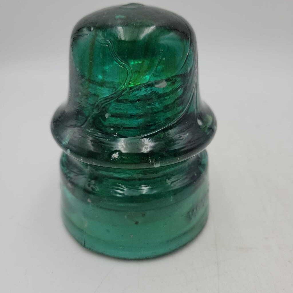 Brooklyn New York Insulator with snow internal crack (JAS)