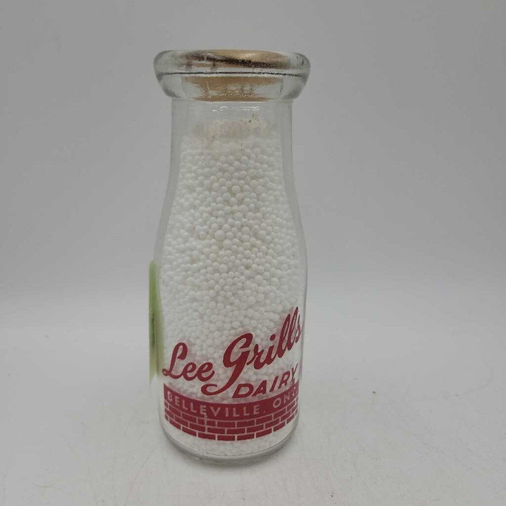 Lee Grills Belleville Dairy half Pint Milk bottle (JEF)