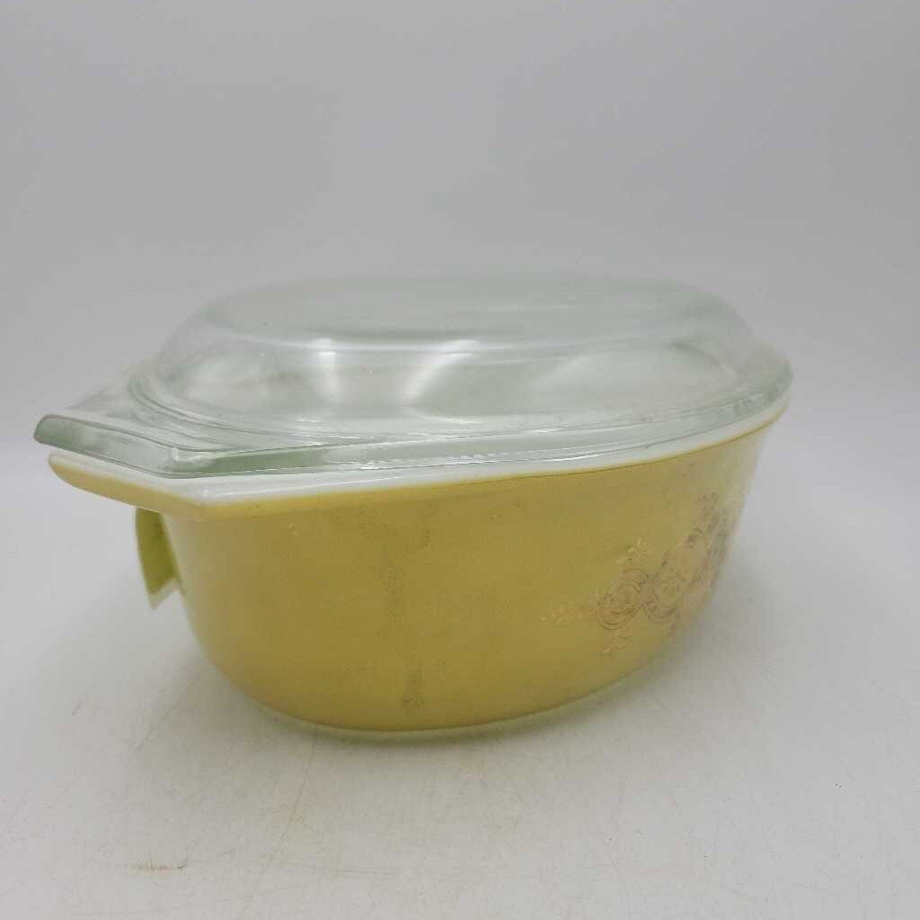 Pyrex Golden Wreath Lidded Casserole Dish (RHA) 045