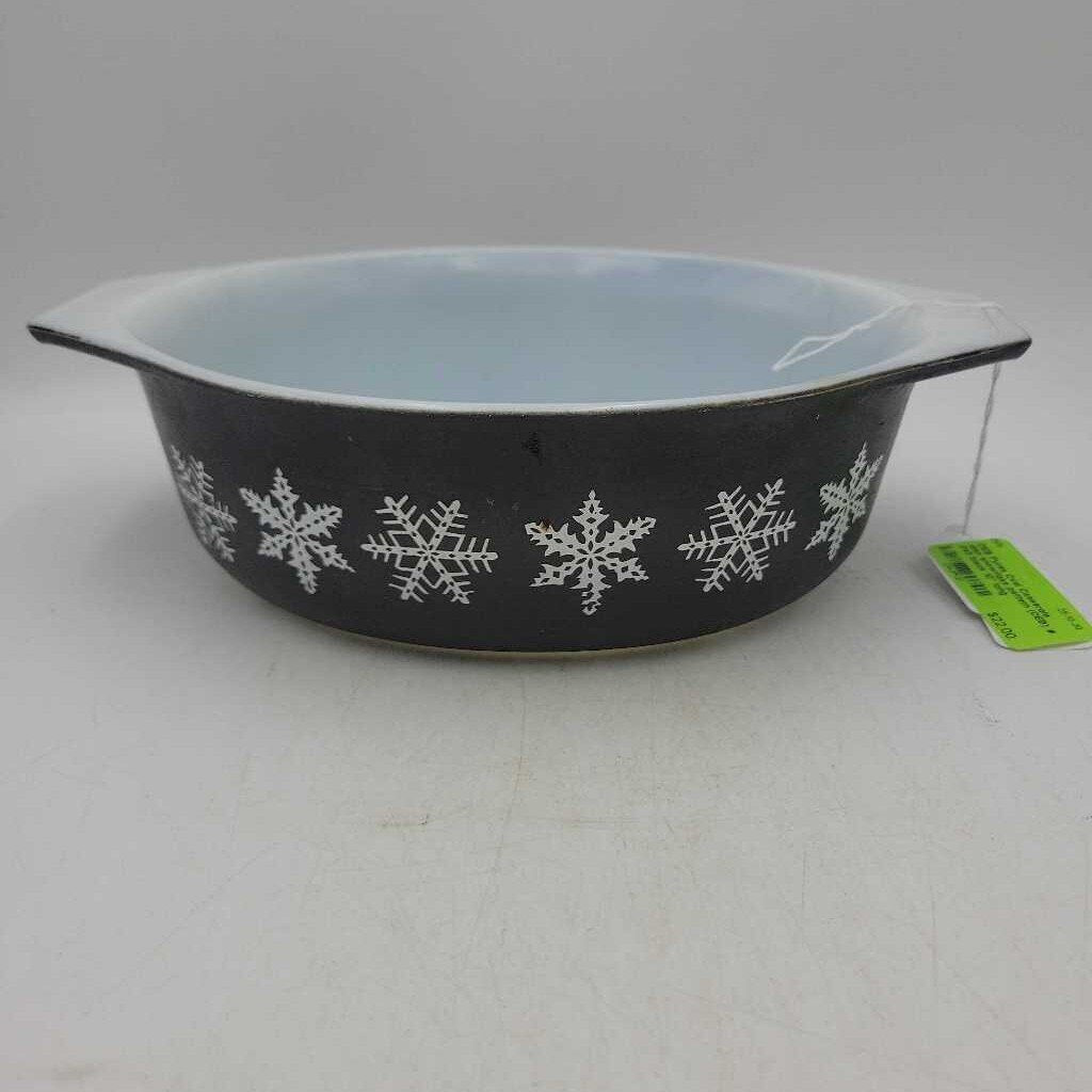 Pyrex Oval Casserole dish snowflake pattern (DEB) # 043