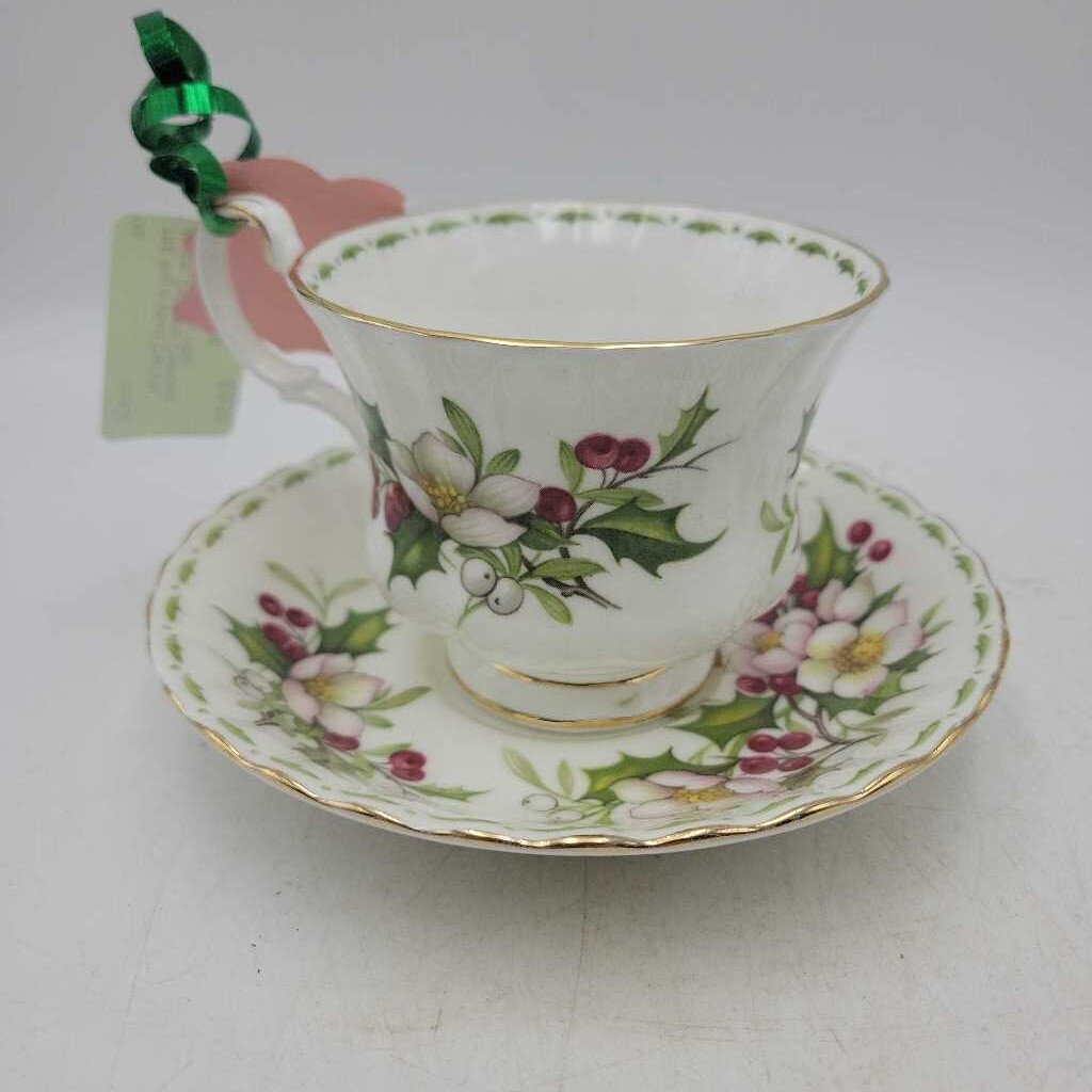 Royal albert Cup and saucer December Christmas Rose December (TRE)