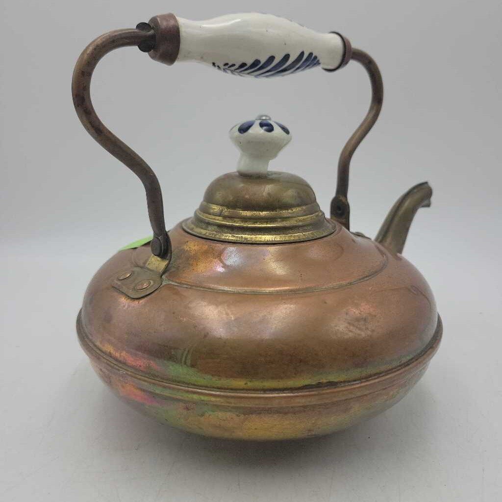 Copper Tea Pot (as found) chipped knob (YVO) (510)