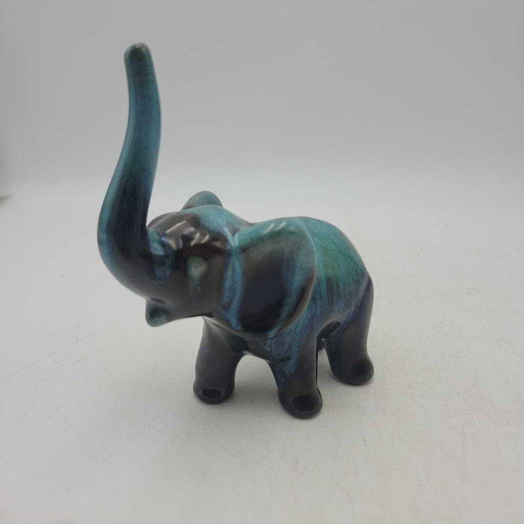 Blue mountain pottery elephant (KEN)