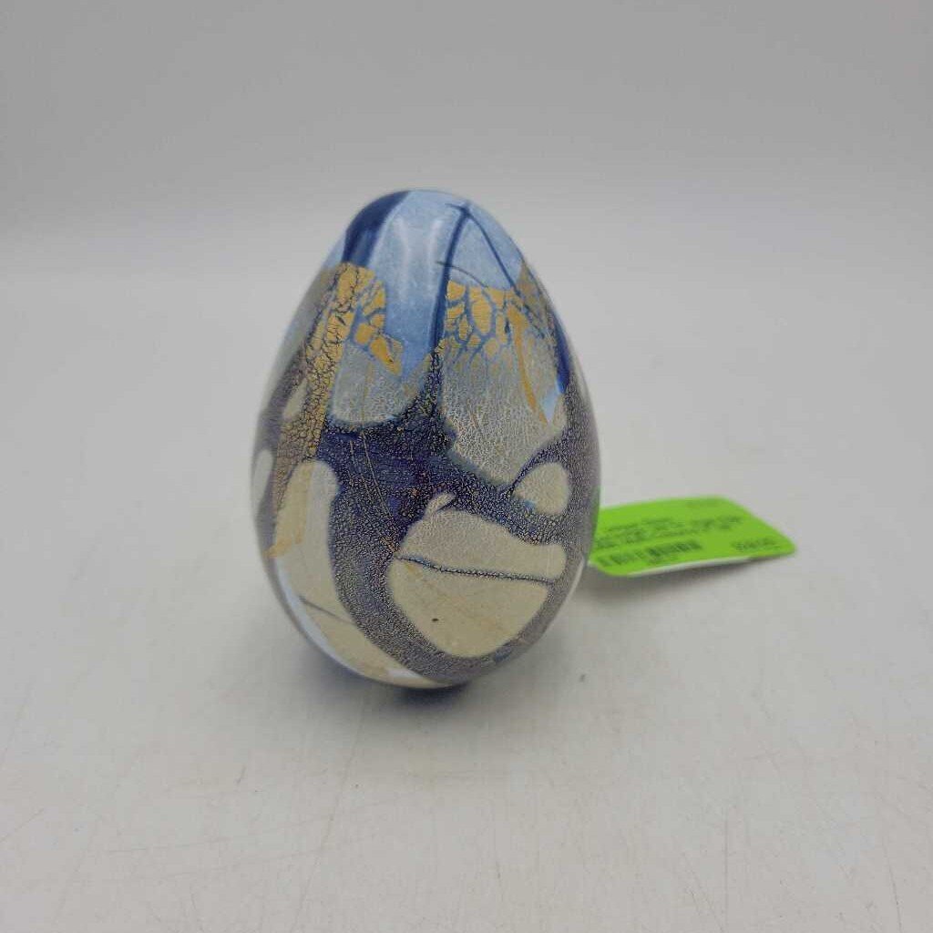 Unique Glass Paperweight Isle Of Wight Egg (DEB)