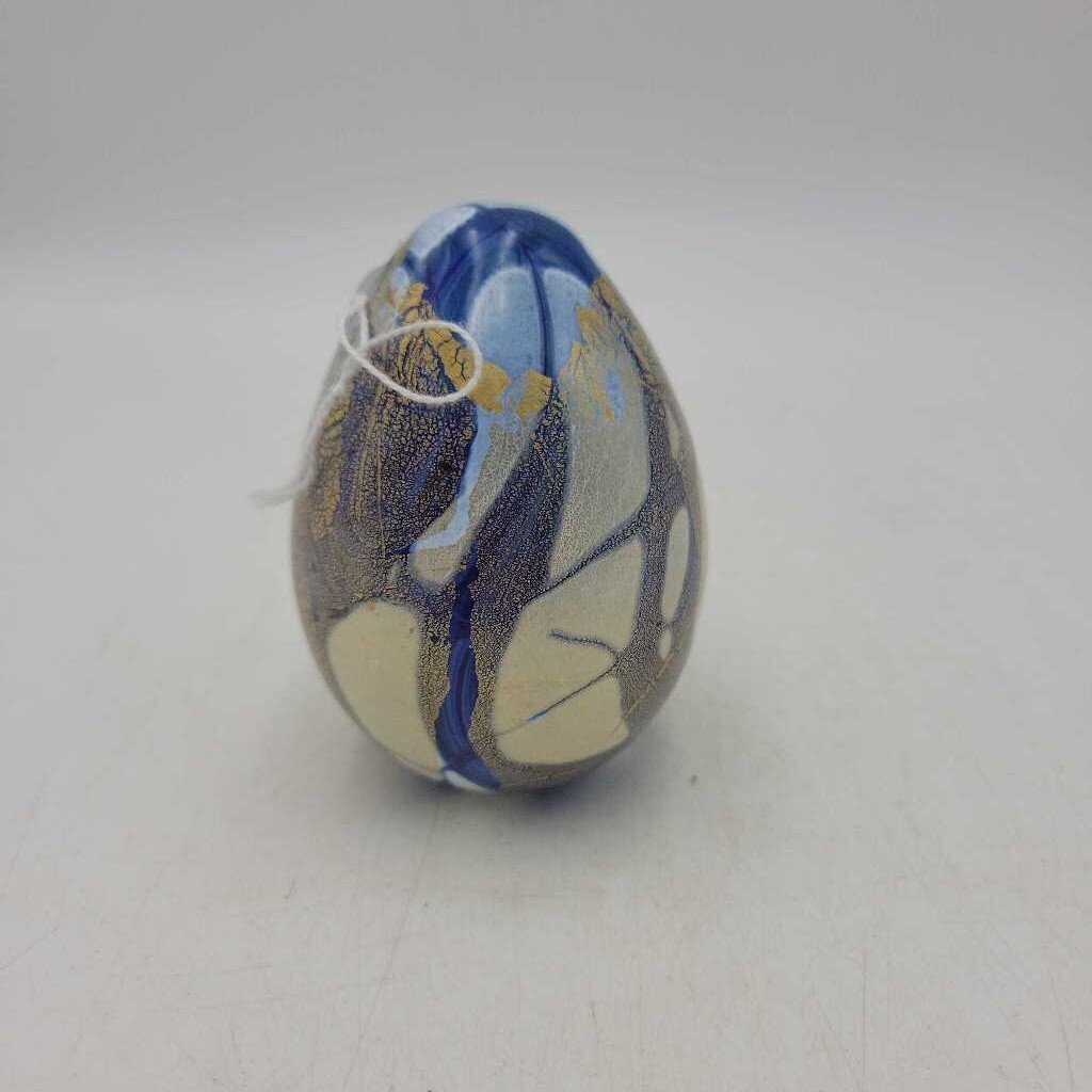 Unique Glass Paperweight Isle Of Wight Egg (DEB)