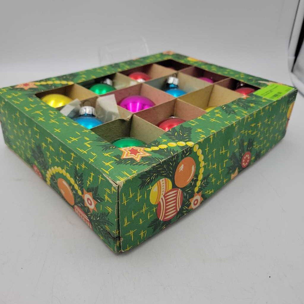 A dozen glass ornaments Christmas (US2)