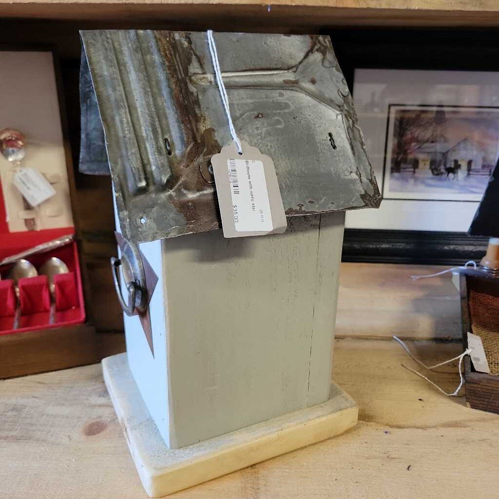 Birdhouse with rustic star (PC)