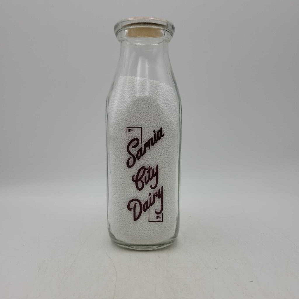 Sarnia City Dairy Half Pint milk bottle (JEF)
