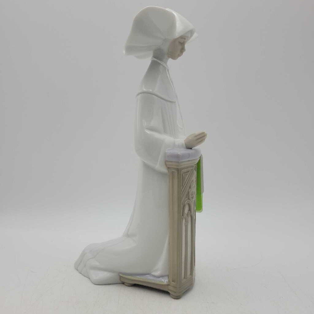 Lladro Praying Nun (DEB)