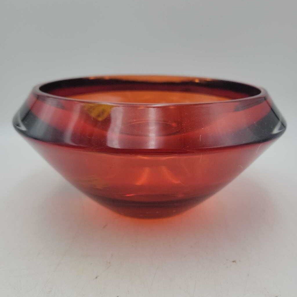 Beautiful art glass bowl (DMG) 0675