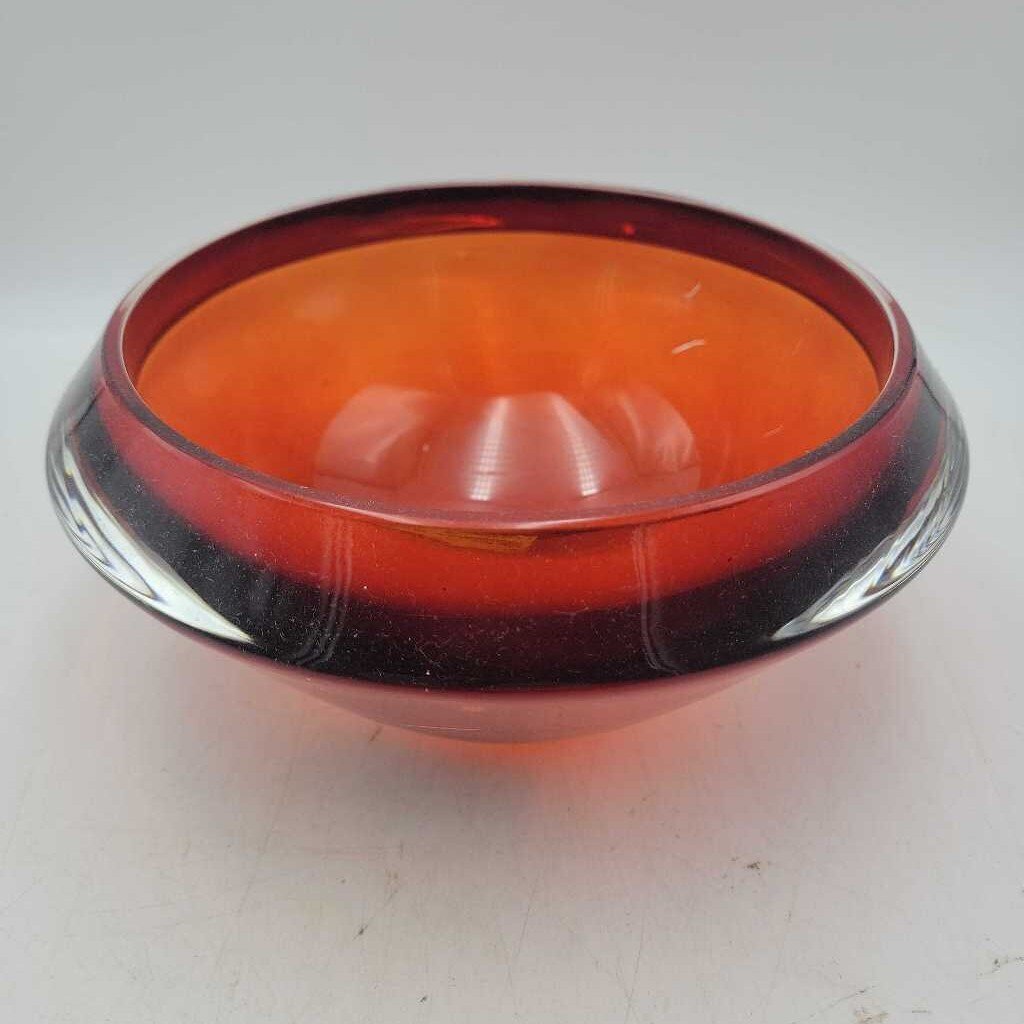 Beautiful art glass bowl (DMG) 0675