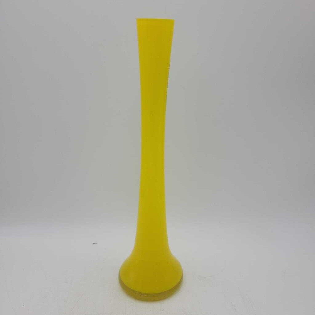 Yellow vase (JAS)