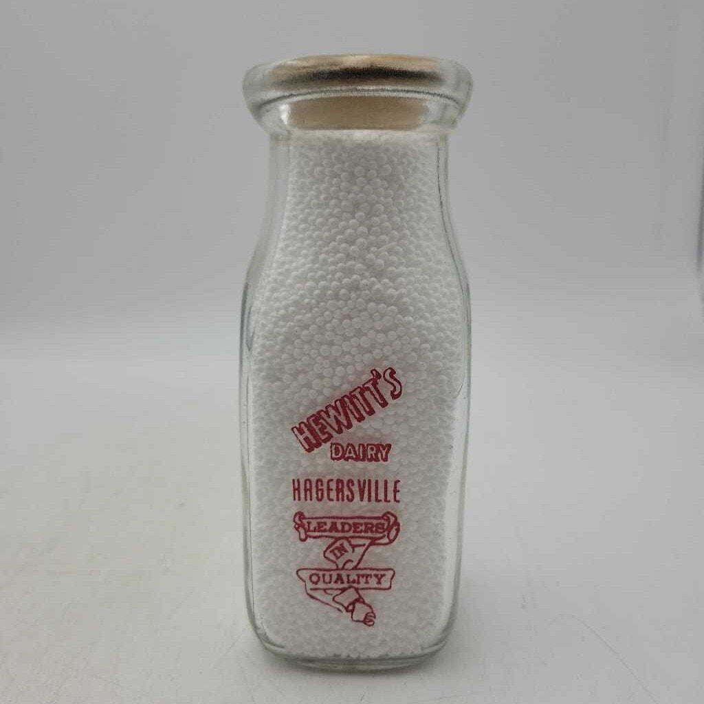 Hewitts 1/2 Pint milk bottle with Rare Cap (DR)