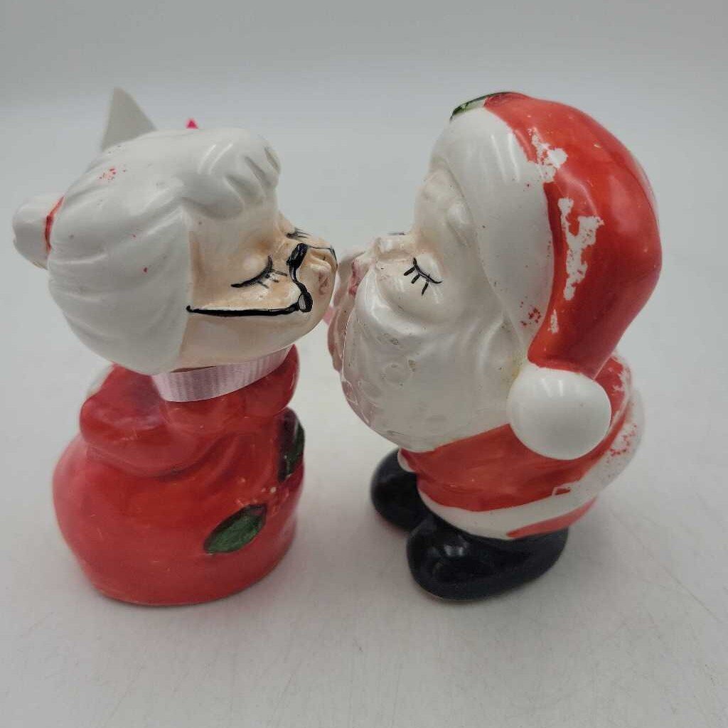 Kissing Santa Claus and Mrs. Claus (KAR)