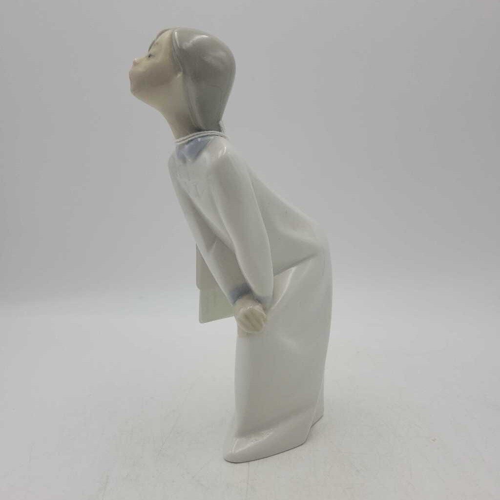 Lladro Posing Girl Figure (DEB)