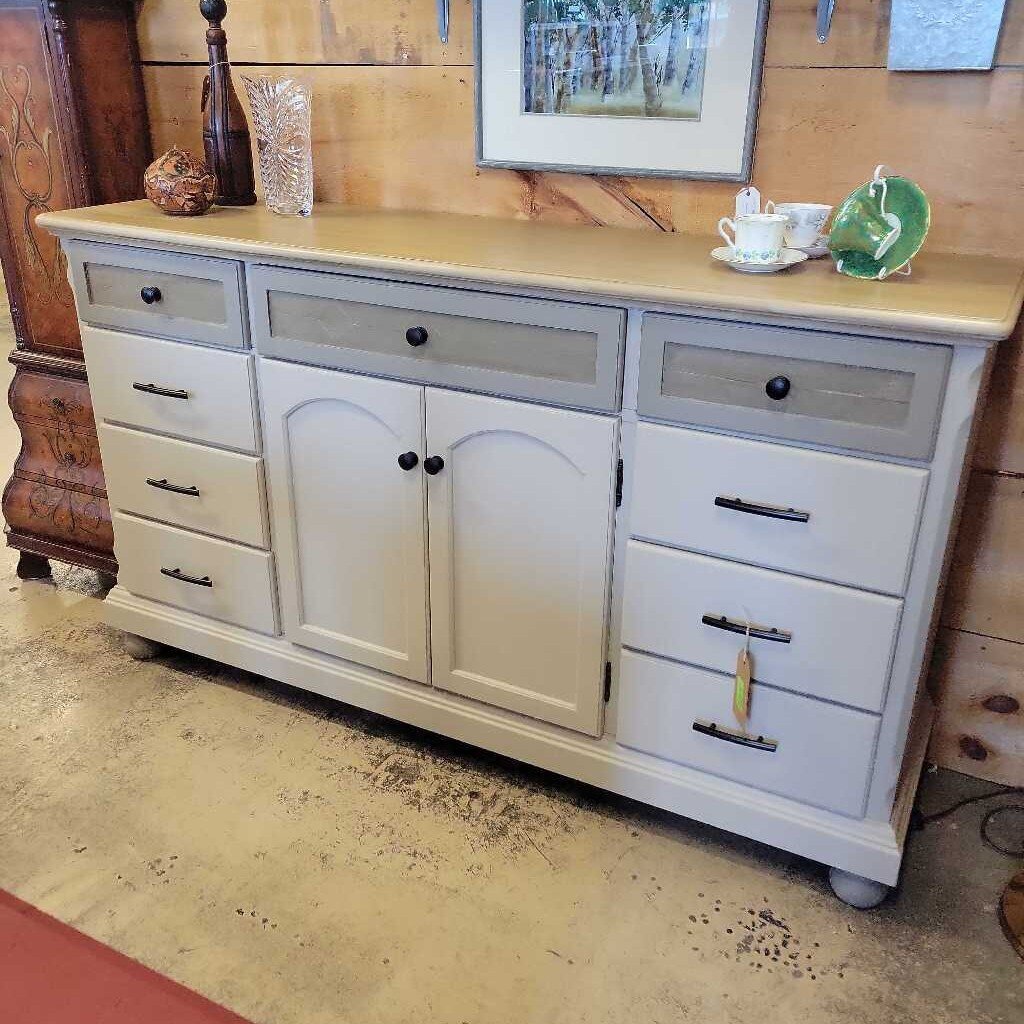 HB 1 Vintage cupboard/cabinet