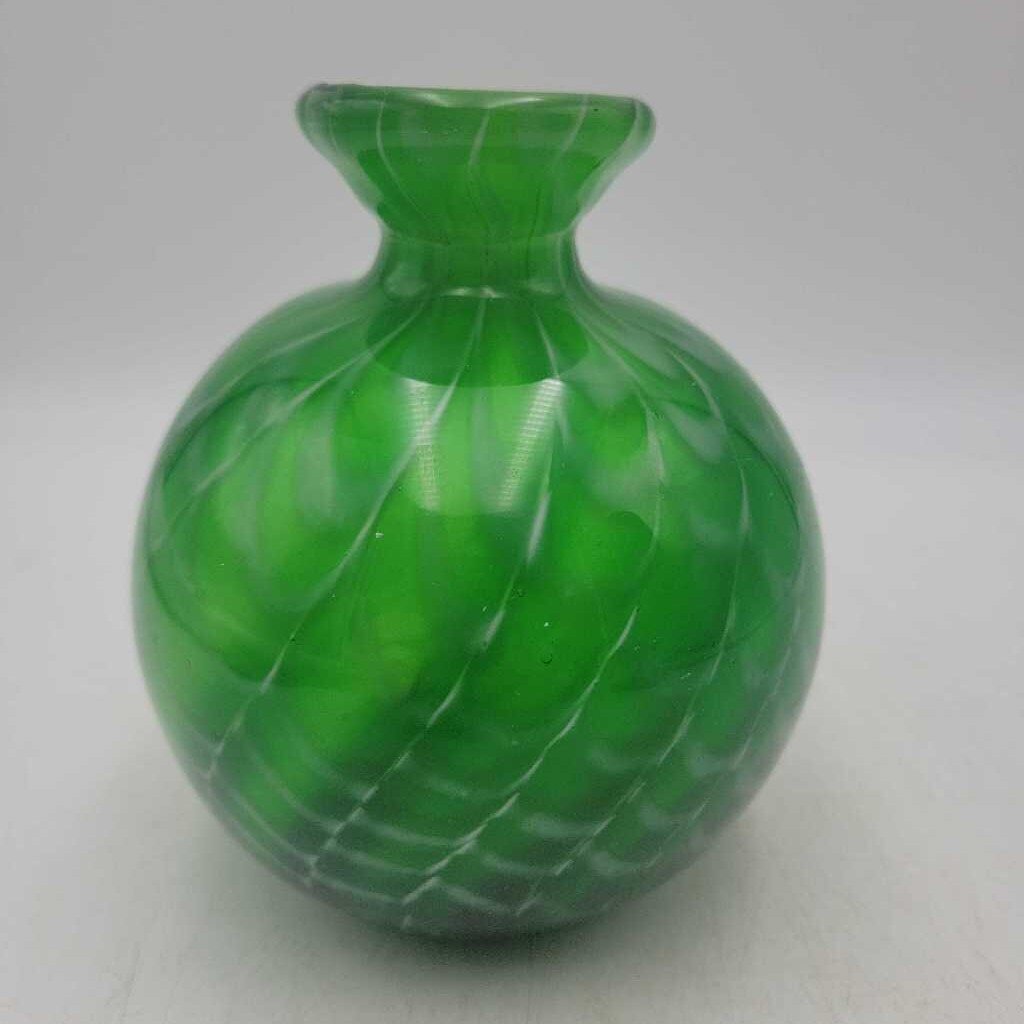 Green glass vase (LIND)