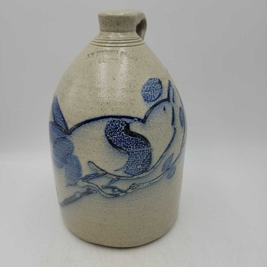 Le Heron Bleu, Quebec, Stone ware Pottery jug (YVO) (601)