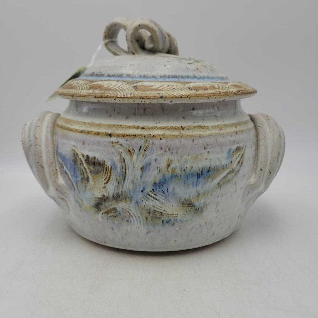 Fancy Pottery Casserole with Lid 8"Tall (DMG) 0865