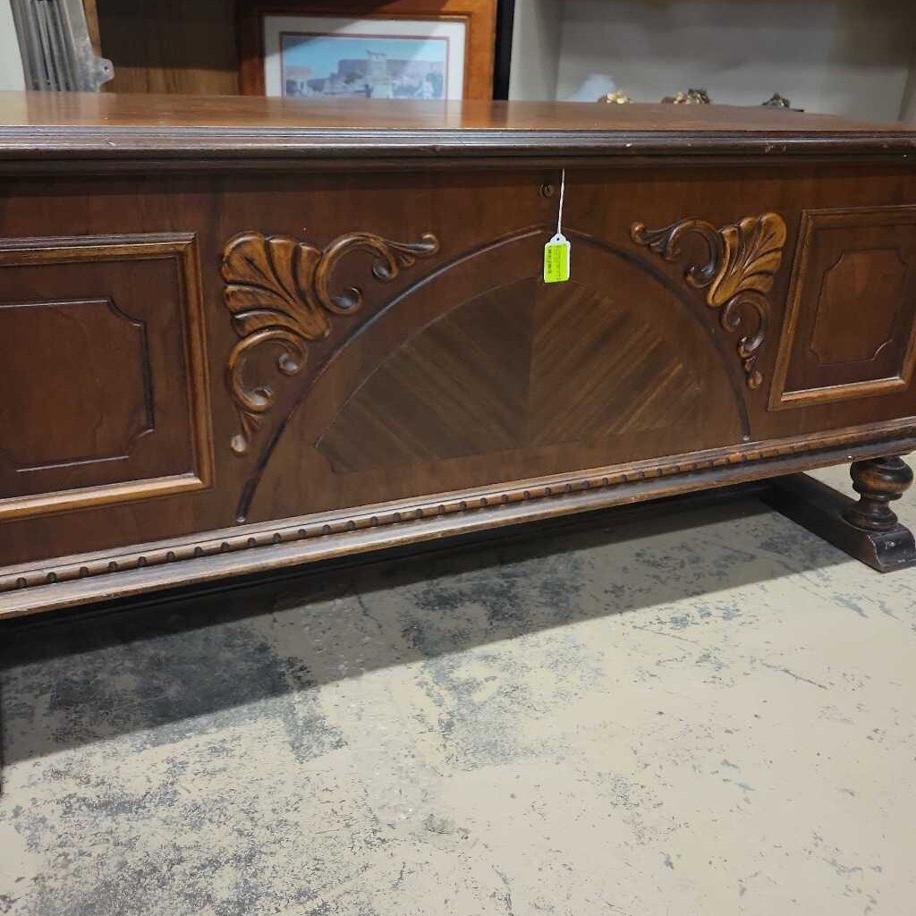 Cedar Chest with Push Button (SJ)