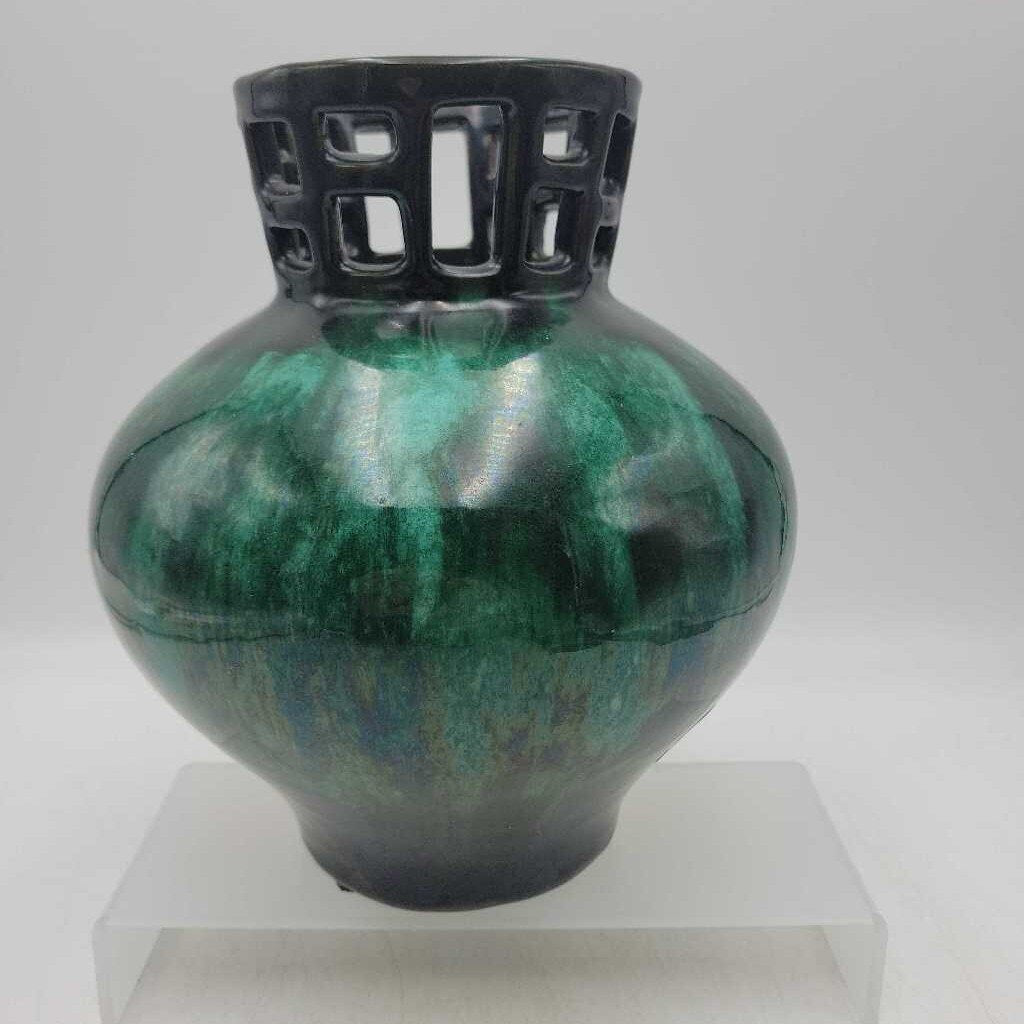 1970s Blue Mountain Pottery Vase (CM0967)