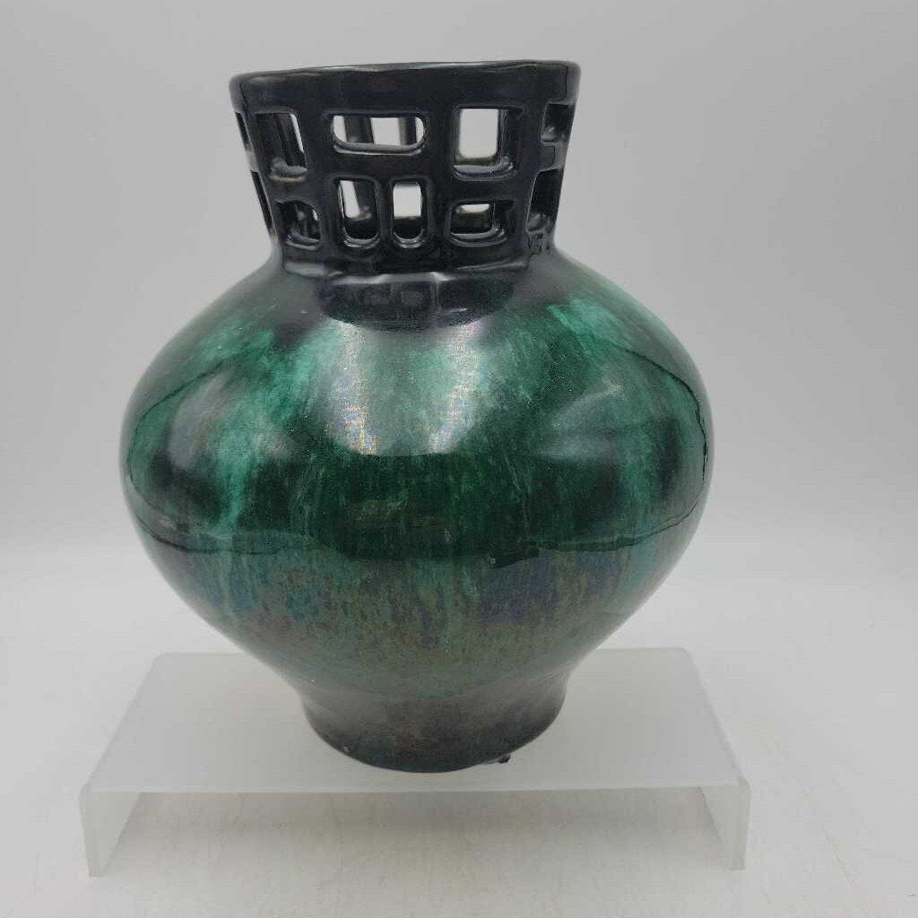 1970s Blue Mountain Pottery Vase (CM0967)