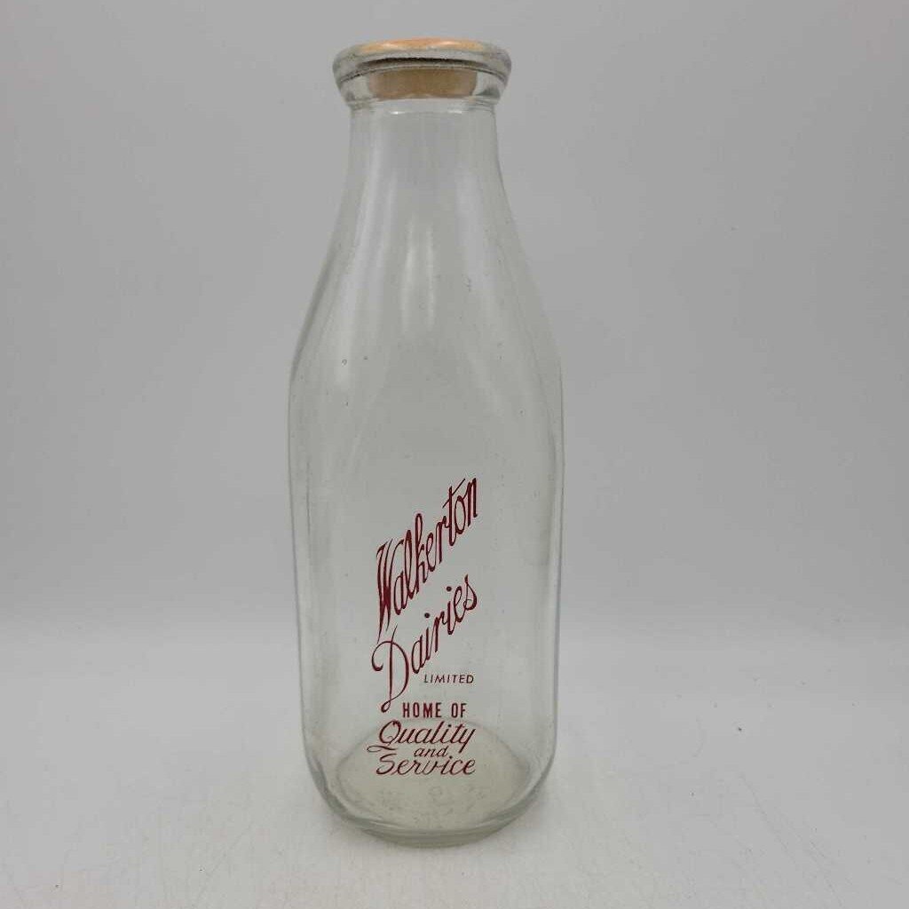 Walkerton dairy Quart milk bottle (JEF)