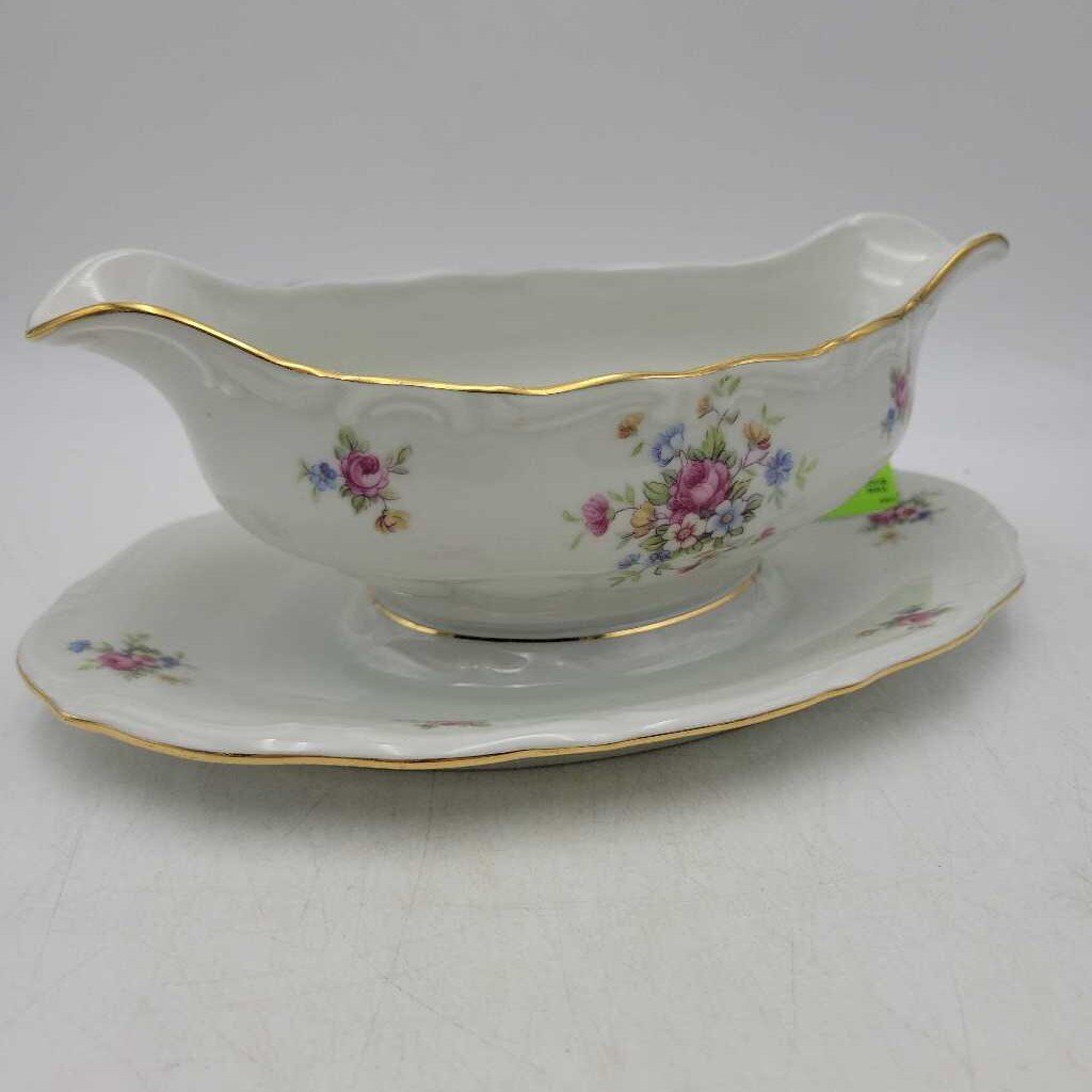 Gravy boat made in England (TRE)