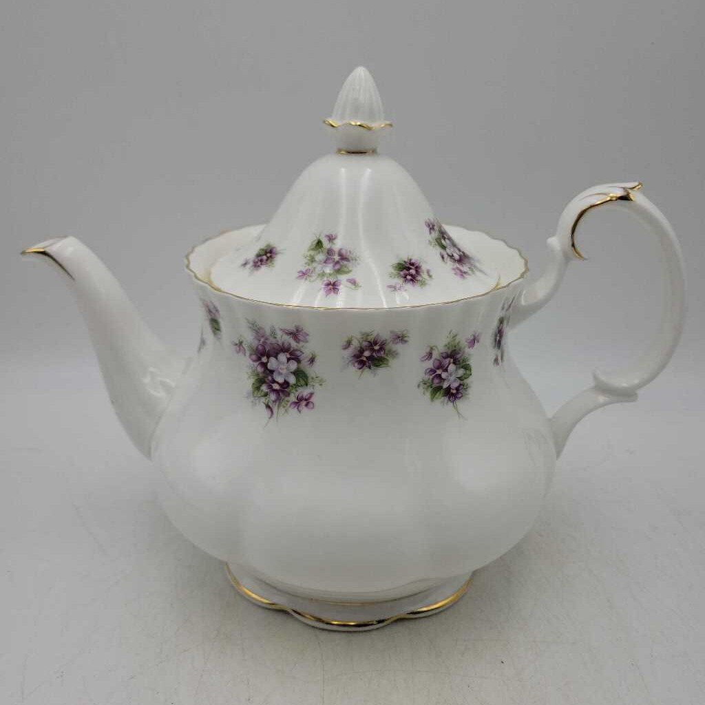 Royal Albert "Sweet Violet" Teapot (YVO) (602)